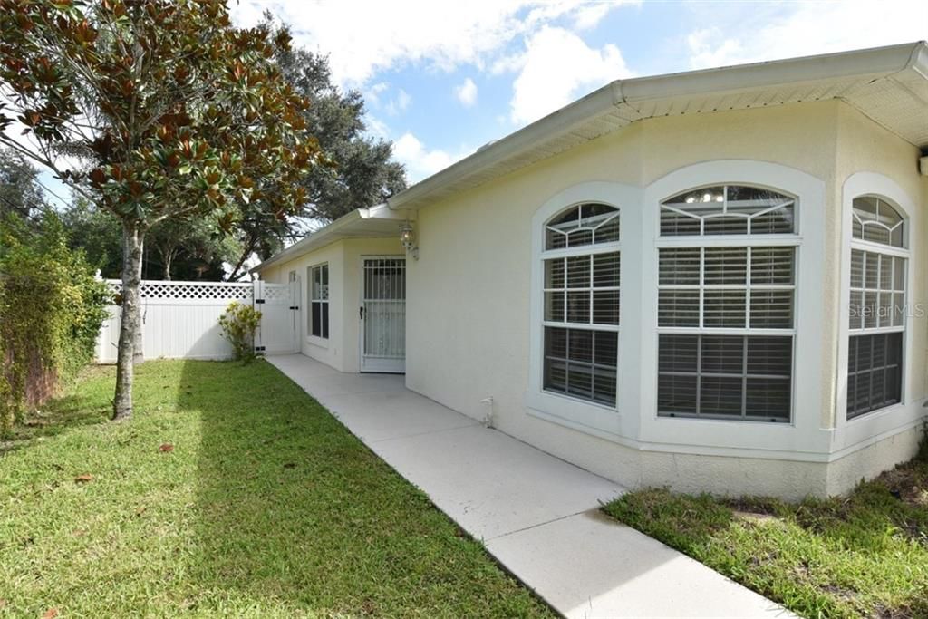 For Rent: $2,200 (3 beds, 2 baths, 1361 Square Feet)