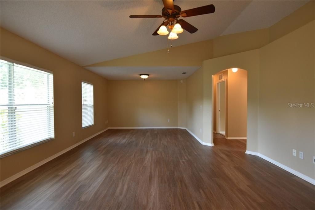 For Rent: $2,200 (3 beds, 2 baths, 1361 Square Feet)