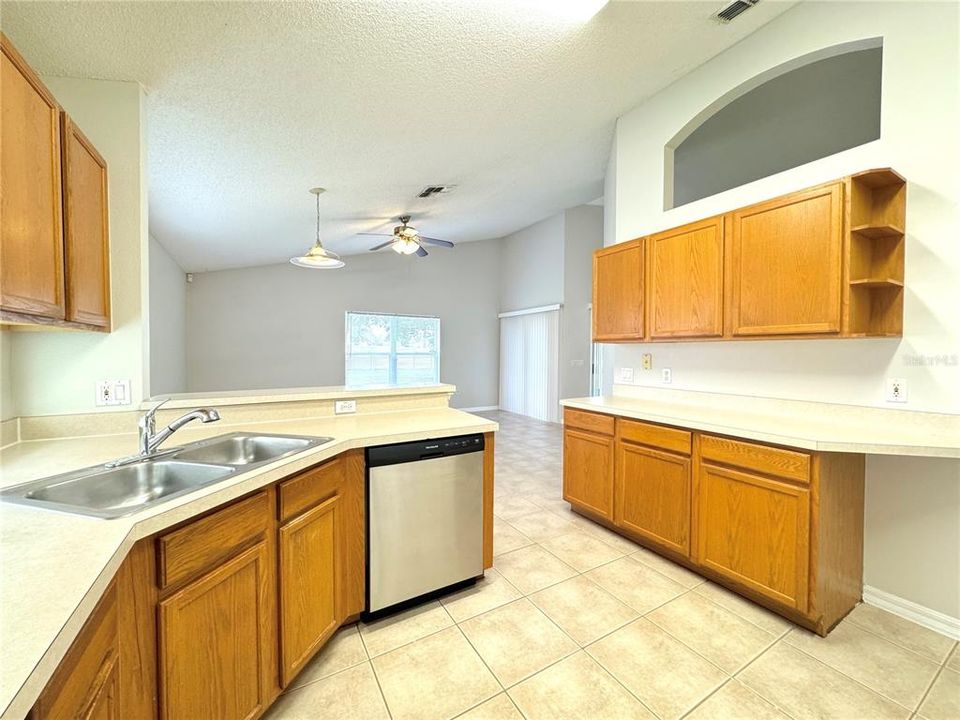 For Rent: $2,299 (3 beds, 2 baths, 1700 Square Feet)