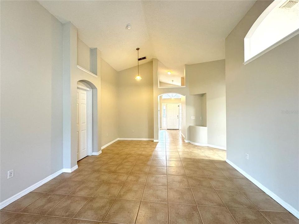 For Rent: $2,299 (3 beds, 2 baths, 1700 Square Feet)