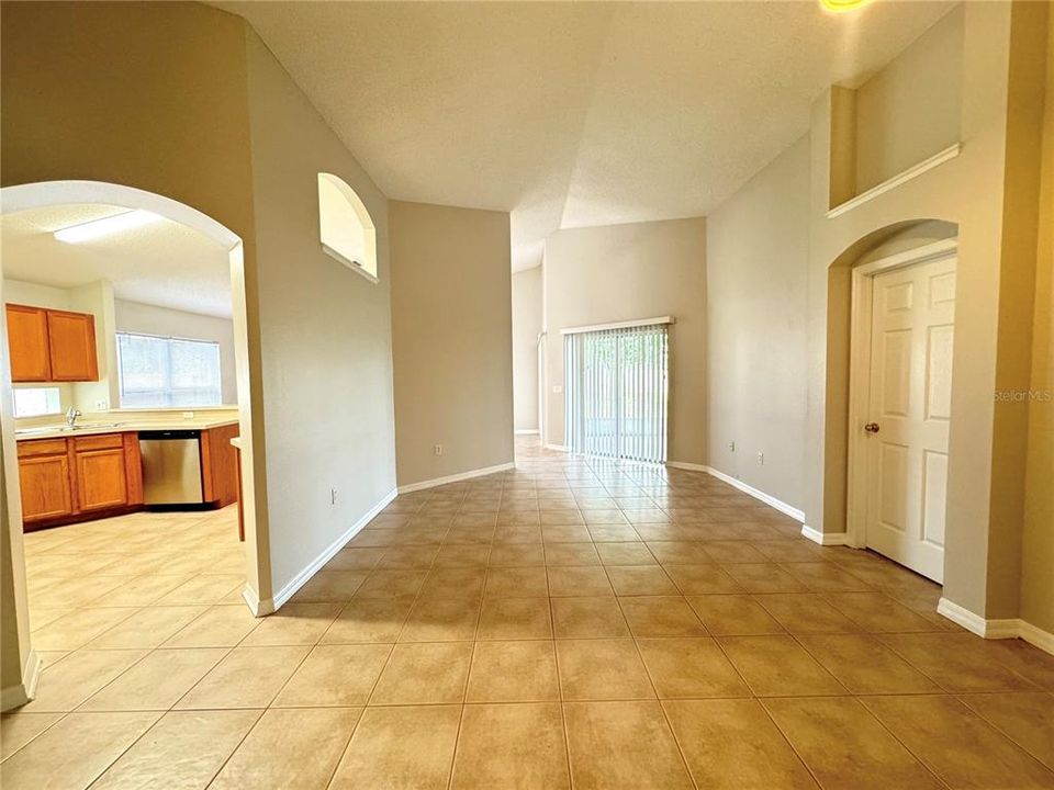 For Rent: $2,299 (3 beds, 2 baths, 1700 Square Feet)