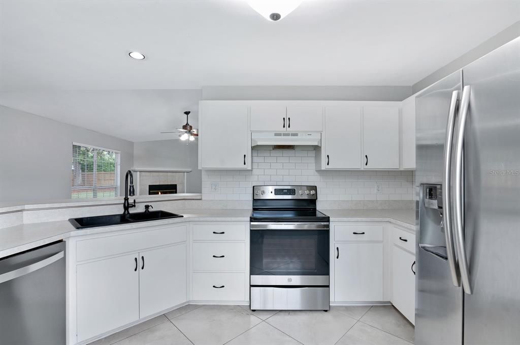 For Sale: $359,900 (3 beds, 2 baths, 1749 Square Feet)