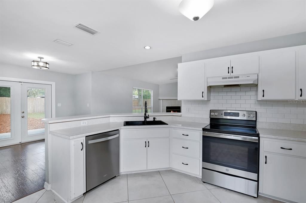 For Sale: $359,900 (3 beds, 2 baths, 1749 Square Feet)