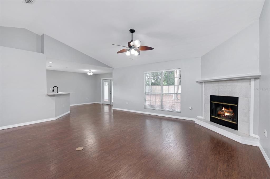 For Sale: $359,900 (3 beds, 2 baths, 1749 Square Feet)