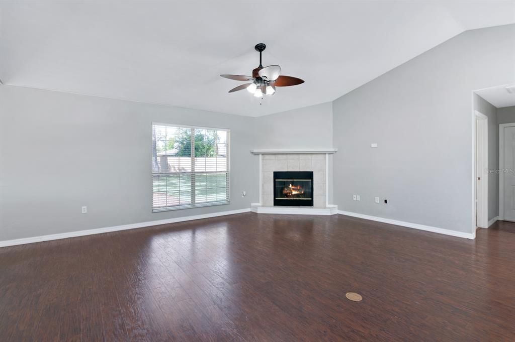 For Sale: $359,900 (3 beds, 2 baths, 1749 Square Feet)