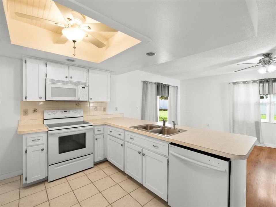 For Sale: $265,500 (2 beds, 2 baths, 1241 Square Feet)