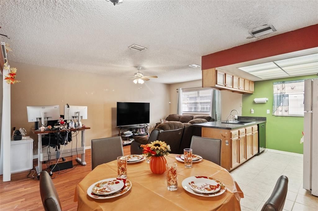 For Sale: $260,550 (2 beds, 2 baths, 1244 Square Feet)