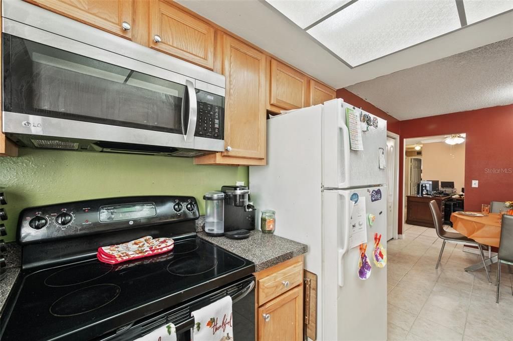 For Sale: $260,550 (2 beds, 2 baths, 1244 Square Feet)