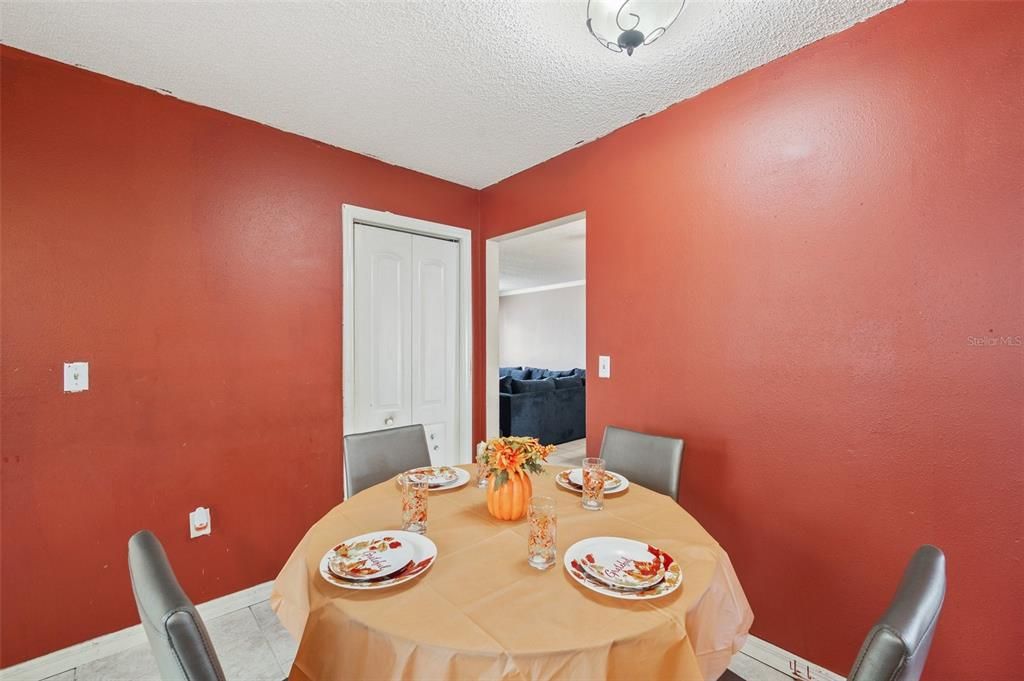 For Sale: $260,550 (2 beds, 2 baths, 1244 Square Feet)