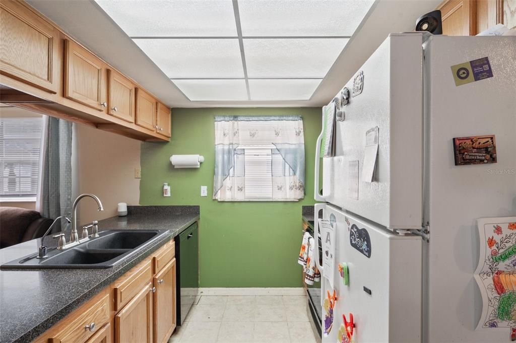 For Sale: $260,550 (2 beds, 2 baths, 1244 Square Feet)