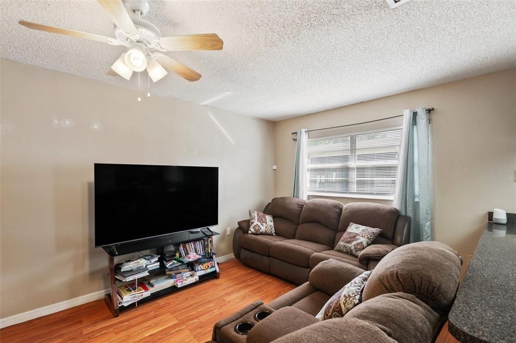 For Sale: $260,550 (2 beds, 2 baths, 1244 Square Feet)