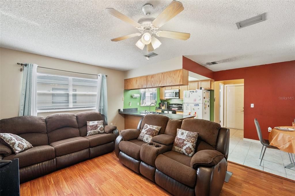 For Sale: $260,550 (2 beds, 2 baths, 1244 Square Feet)