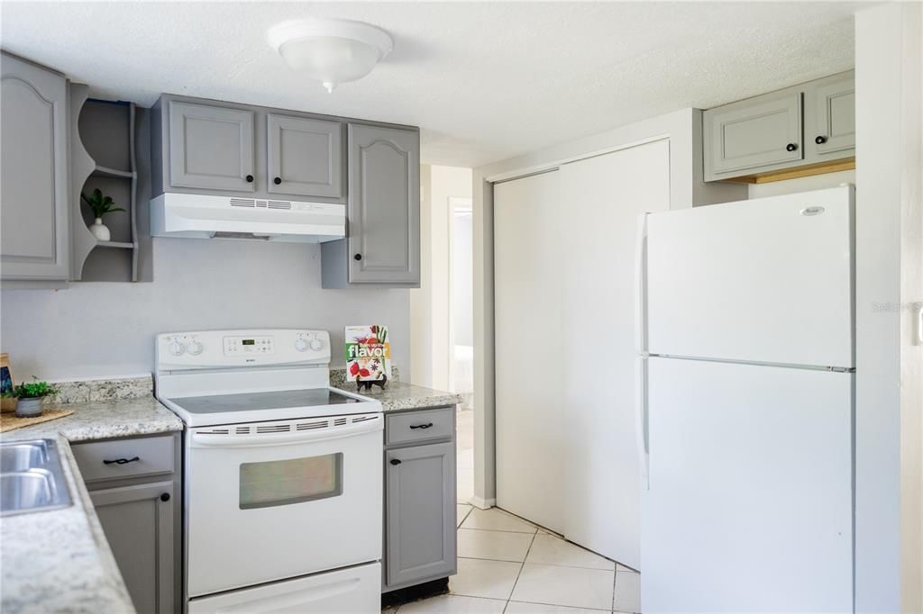 For Sale: $199,000 (2 beds, 1 baths, 980 Square Feet)