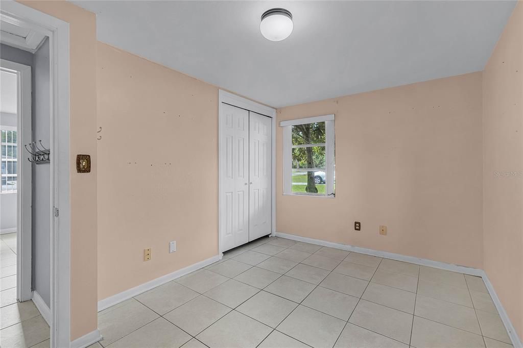 For Sale: $240,000 (2 beds, 1 baths, 882 Square Feet)