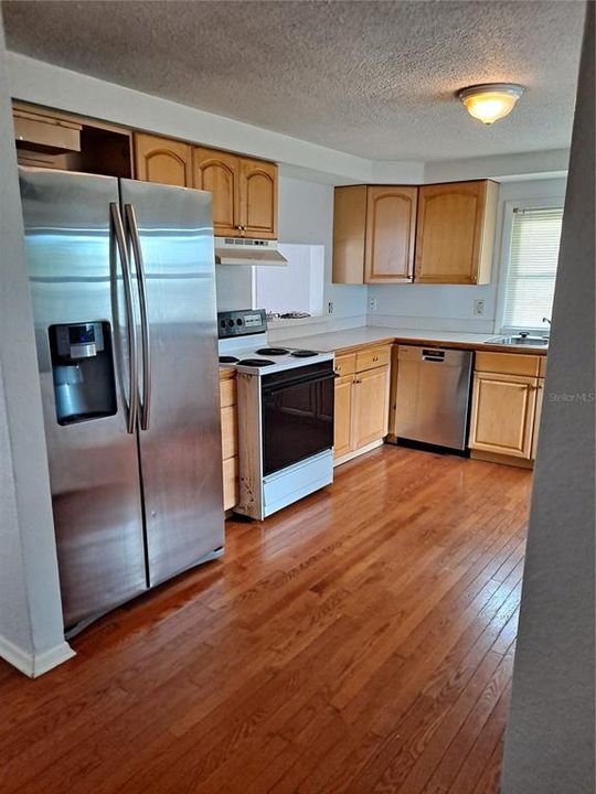 For Rent: $2,200 (2 beds, 1 baths, 840 Square Feet)