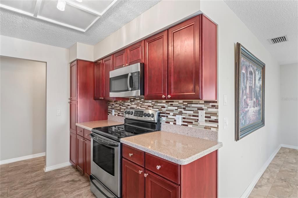 For Sale: $315,000 (2 beds, 2 baths, 1427 Square Feet)