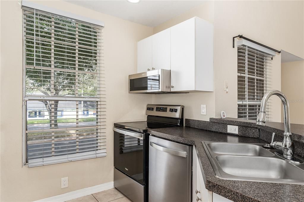 For Sale: $224,900 (2 beds, 2 baths, 1248 Square Feet)