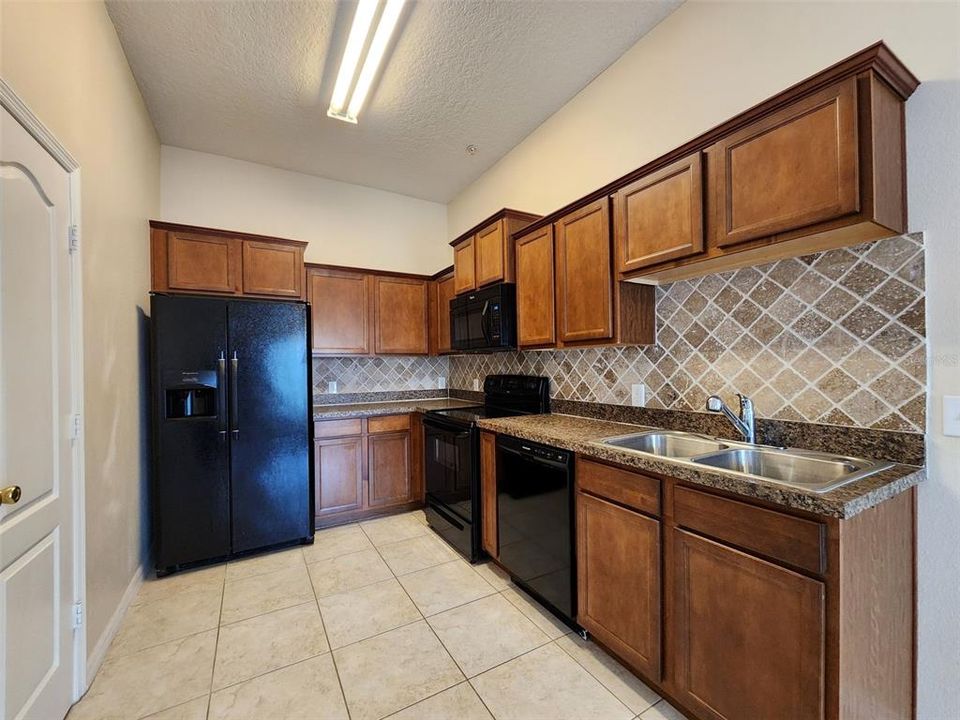 For Rent: $1,975 (2 beds, 2 baths, 1216 Square Feet)