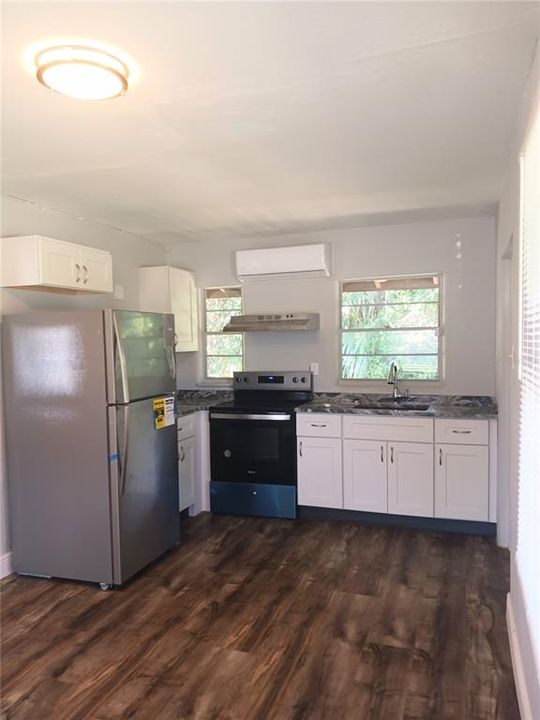 For Rent: $1,400 (1 beds, 1 baths, 642 Square Feet)