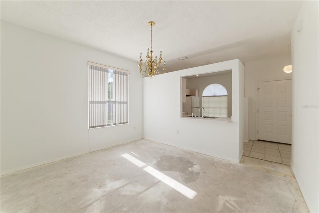 For Sale: $339,900 (2 beds, 2 baths, 1055 Square Feet)