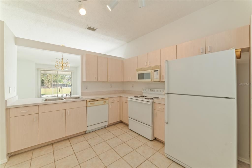 For Sale: $339,900 (2 beds, 2 baths, 1055 Square Feet)