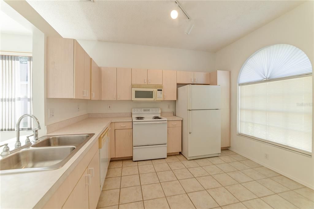 For Sale: $339,900 (2 beds, 2 baths, 1055 Square Feet)