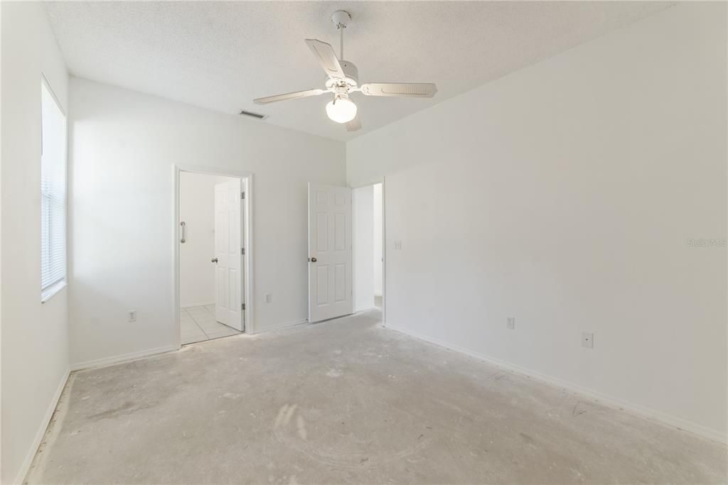 For Sale: $339,900 (2 beds, 2 baths, 1055 Square Feet)