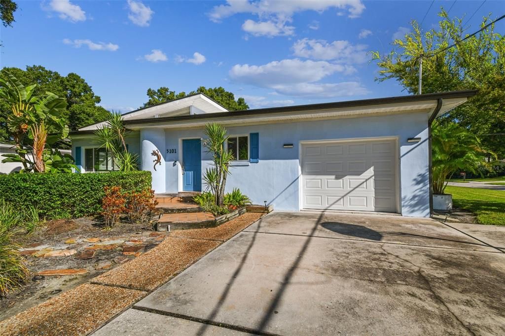 For Sale: $980,000 (3 beds, 3 baths, 1903 Square Feet)