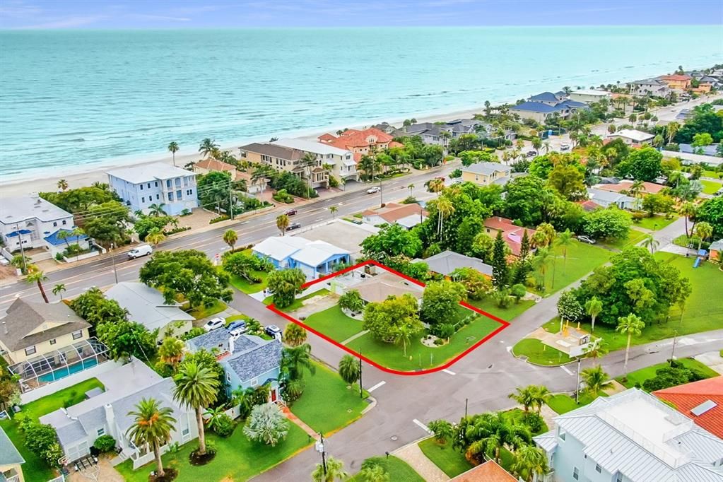 На продажу: $649,000 (0.16 acres)