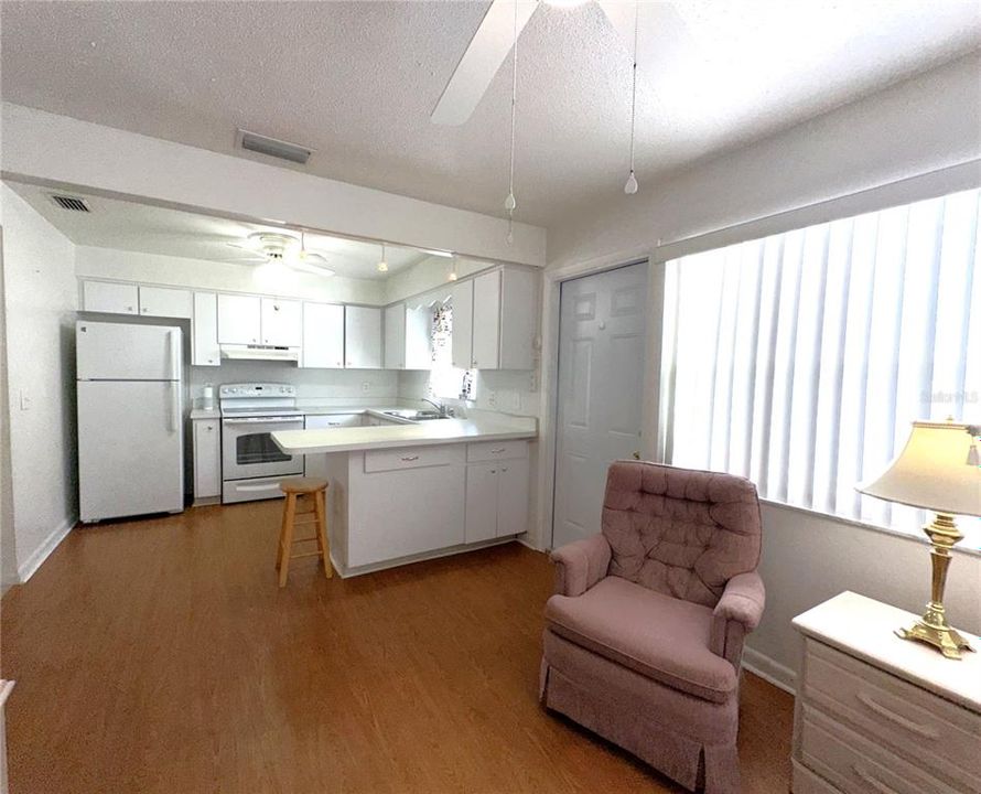 For Sale: $135,900 (2 beds, 2 baths, 1109 Square Feet)