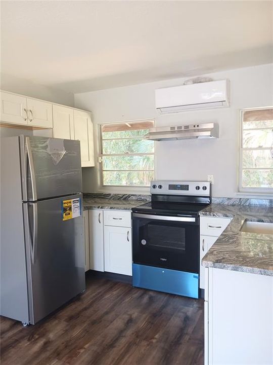 For Rent: $1,400 (1 beds, 1 baths, 642 Square Feet)