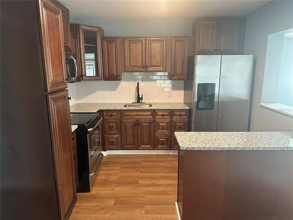 For Sale: $249,900 (2 beds, 1 baths, 1386 Square Feet)