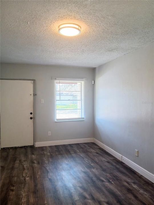 For Rent: $1,400 (1 beds, 1 baths, 642 Square Feet)