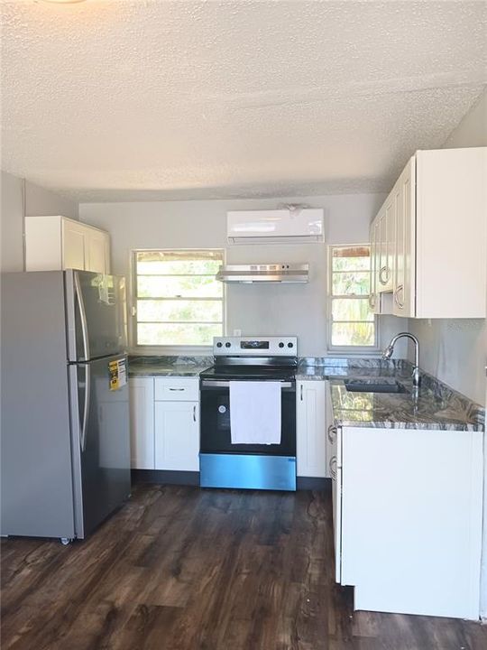 For Rent: $1,400 (1 beds, 1 baths, 642 Square Feet)