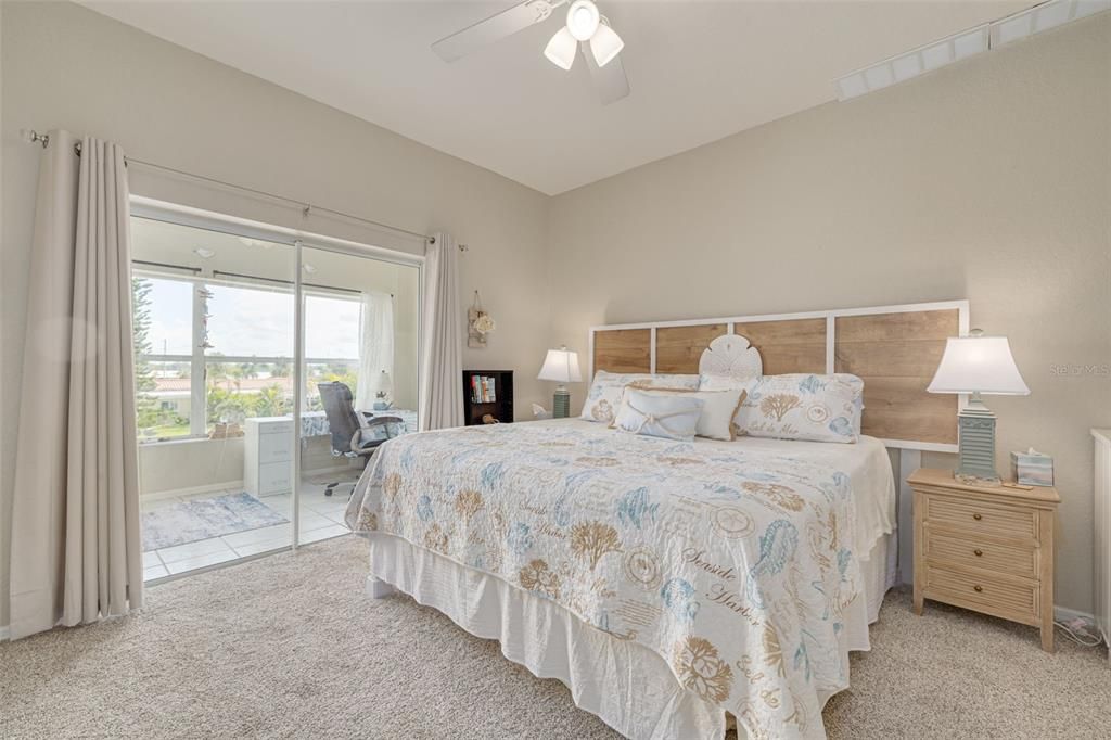 For Sale: $457,500 (3 beds, 2 baths, 1762 Square Feet)