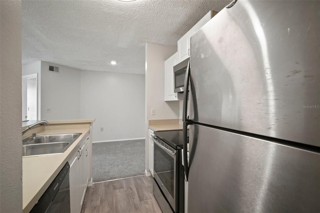 For Sale: $190,000 (2 beds, 1 baths, 838 Square Feet)