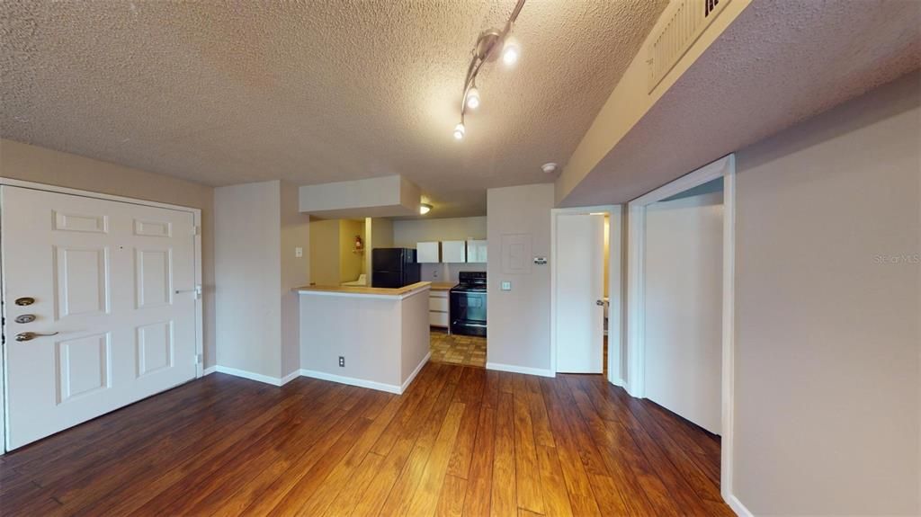 For Rent: $1,250 (1 beds, 1 baths, 644 Square Feet)