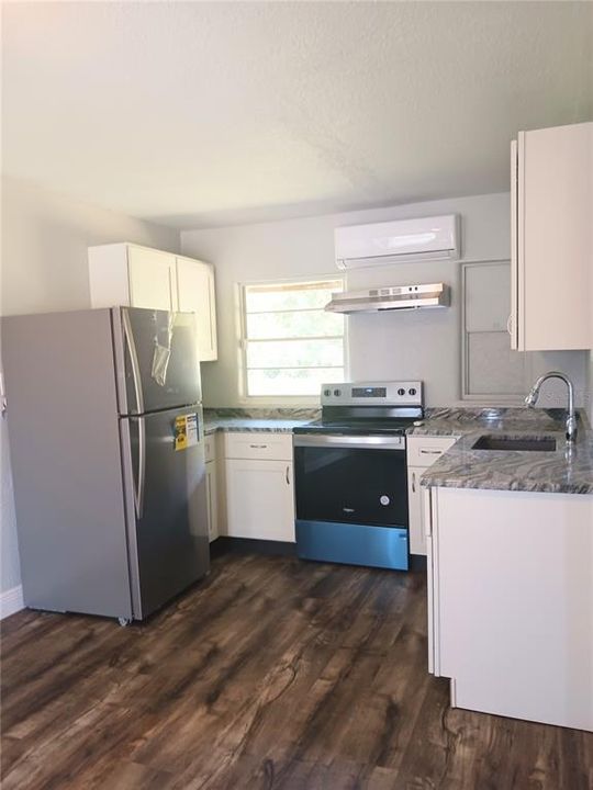 For Rent: $1,400 (1 beds, 1 baths, 642 Square Feet)