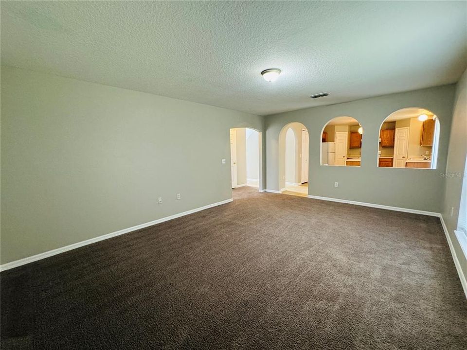 For Rent: $1,715 (4 beds, 2 baths, 2224 Square Feet)