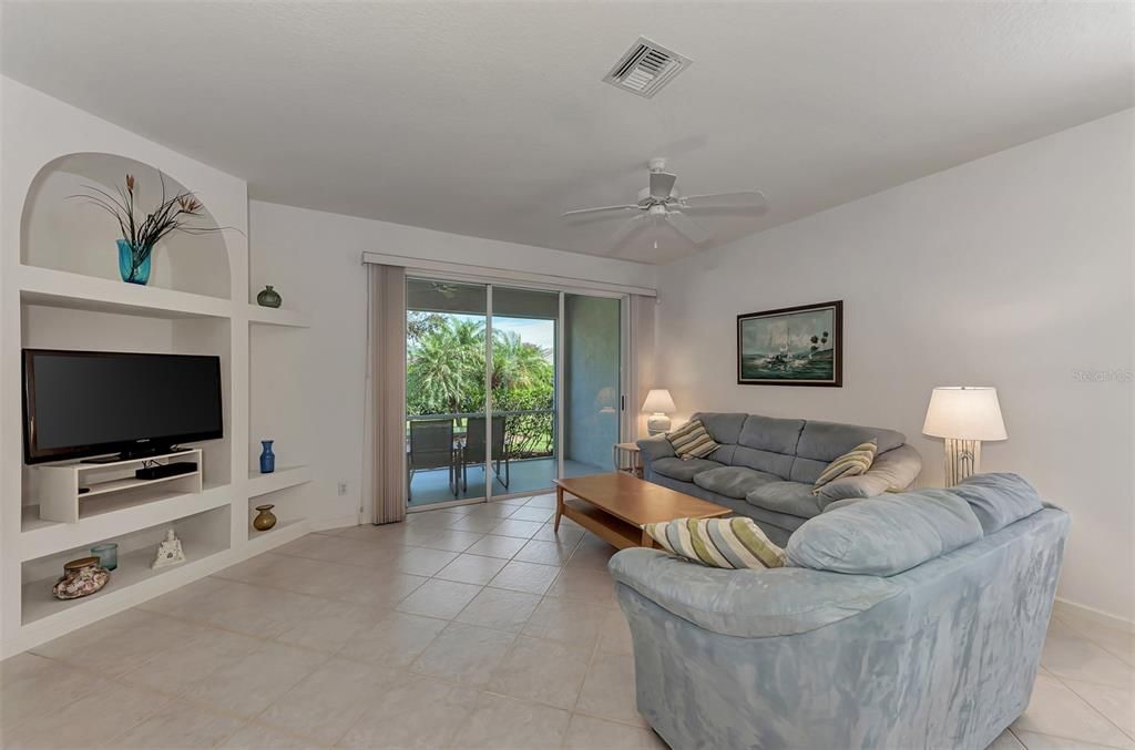 For Sale: $349,900 (2 beds, 2 baths, 1451 Square Feet)