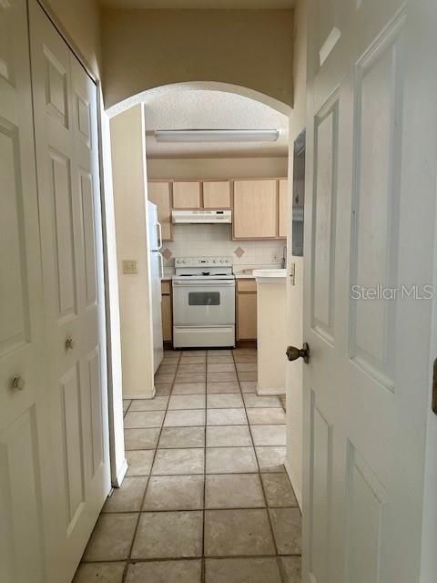 For Rent: $1,400 (1 beds, 1 baths, 574 Square Feet)