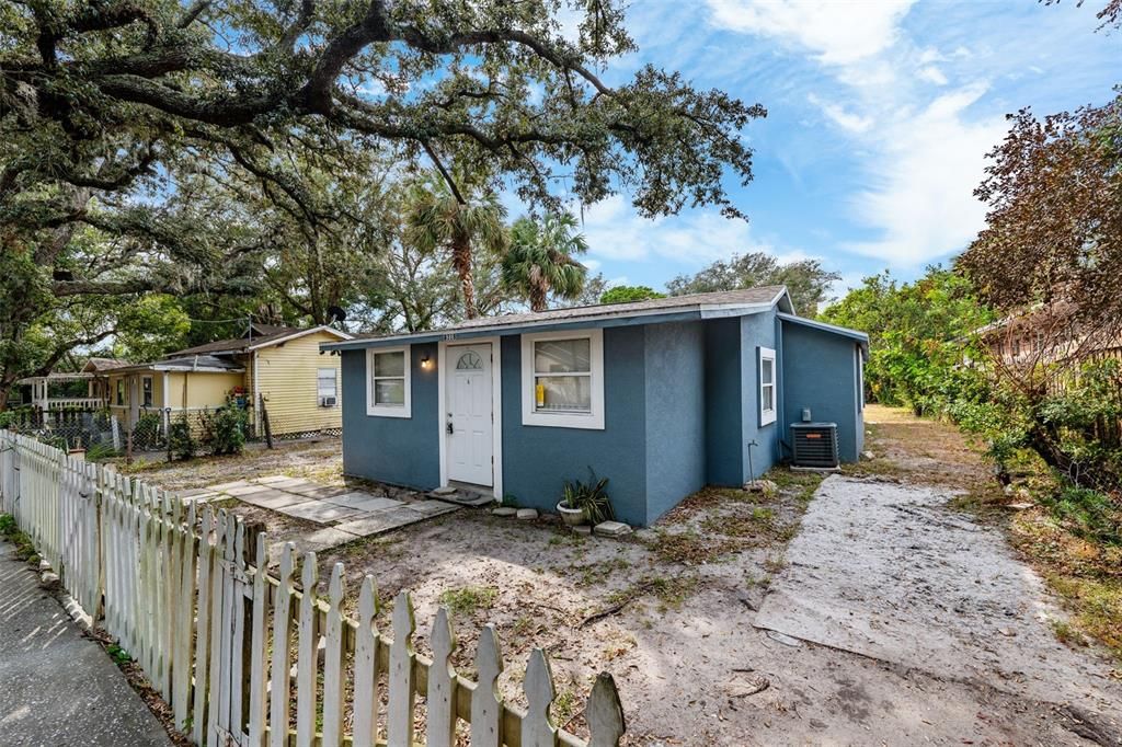 For Sale: $240,000 (3 beds, 2 baths, 1069 Square Feet)