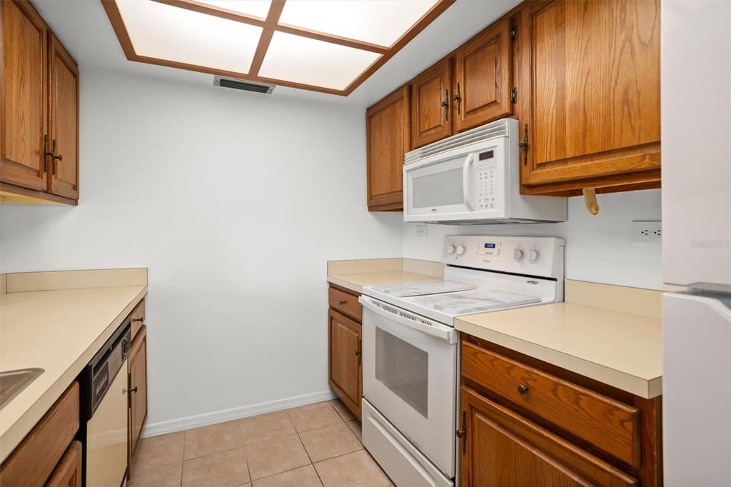 For Rent: $1,850 (2 beds, 2 baths, 990 Square Feet)