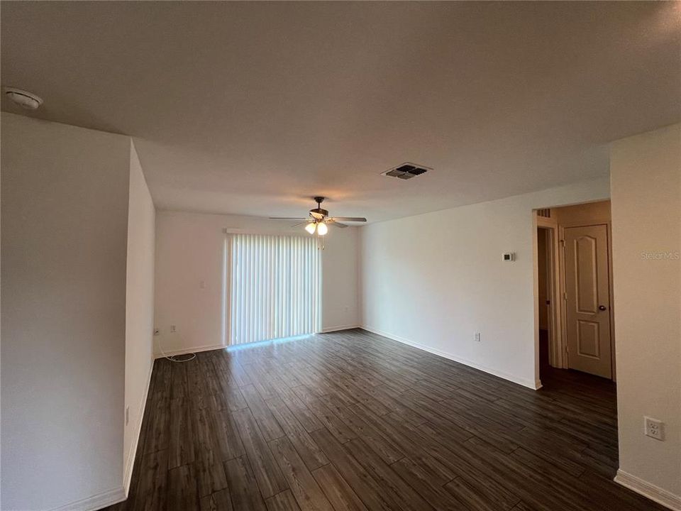 For Rent: $1,600 (3 beds, 2 baths, 1270 Square Feet)