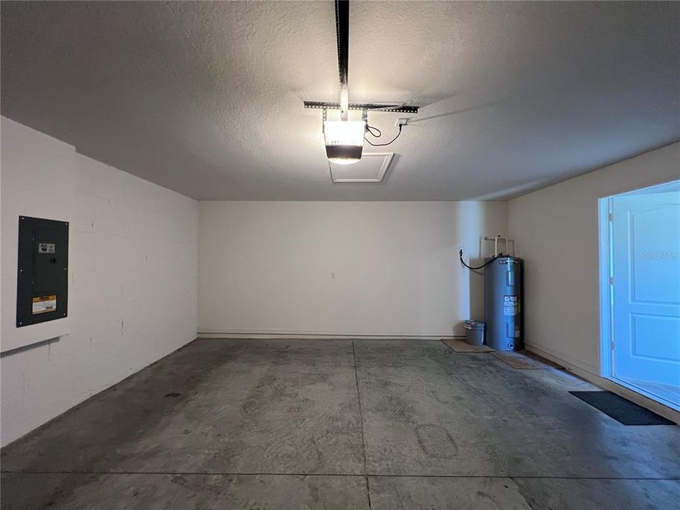 For Rent: $1,600 (3 beds, 2 baths, 1270 Square Feet)