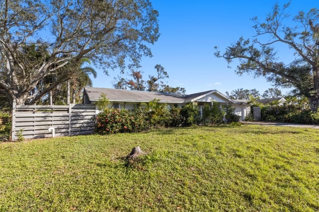 Front elevation of the home featuring the large front yard.