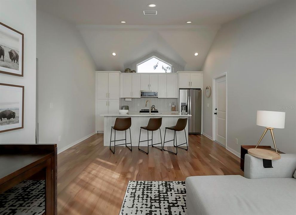 For Sale: $549,900 (2 beds, 2 baths, 927 Square Feet)