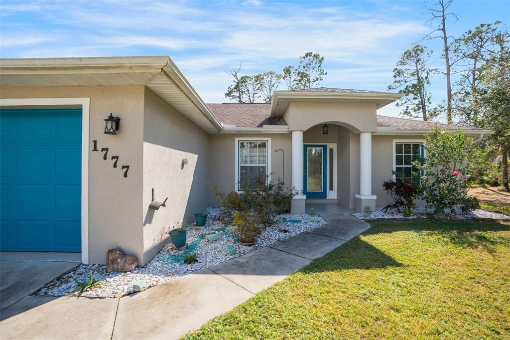 Walkway to front entry