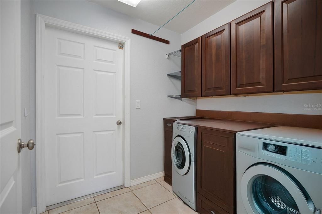 Virtually staged - Laundry room