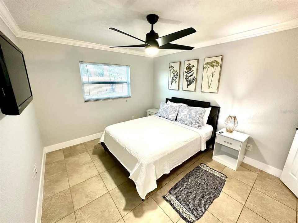 For Sale: $319,900 (2 beds, 2 baths, 1017 Square Feet)